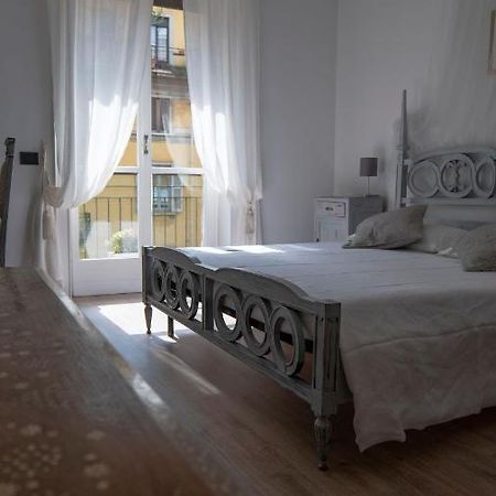 Beautiful Floral Apartment On Navigli Milan Bagian luar foto
