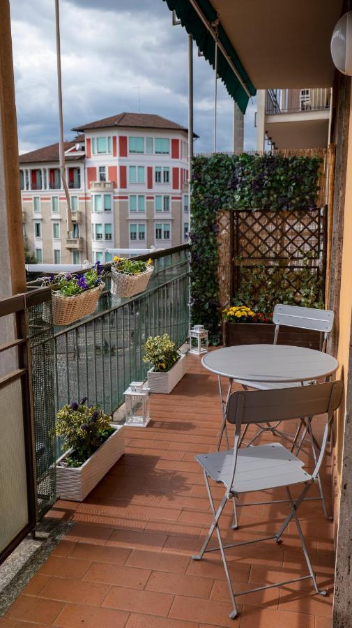 Beautiful Floral Apartment On Navigli Milan Bagian luar foto