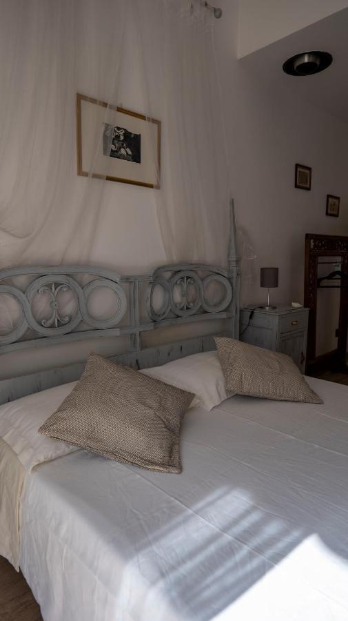 Beautiful Floral Apartment On Navigli Milan Bagian luar foto