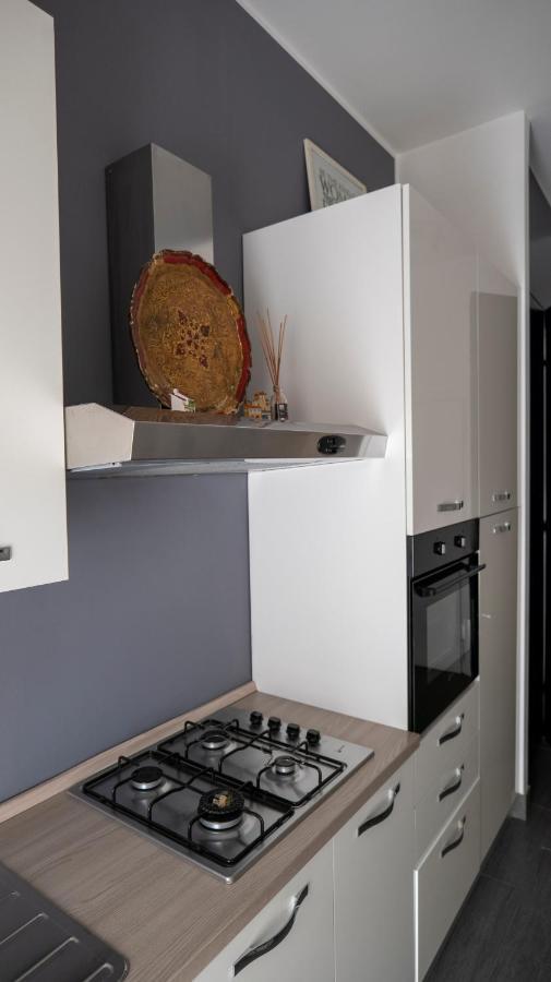 Beautiful Floral Apartment On Navigli Milan Bagian luar foto